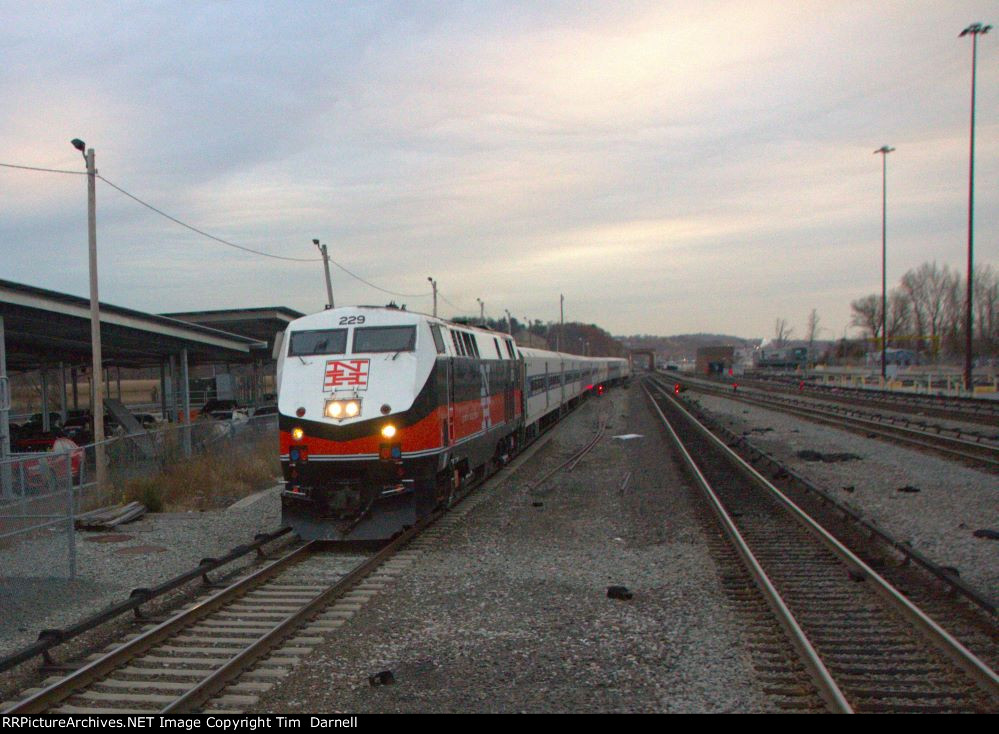 MNCR 229 approaching the station